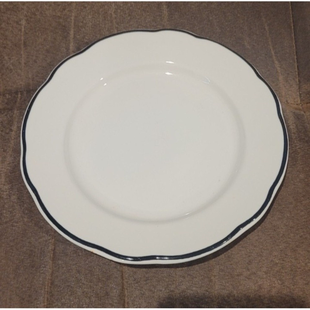 Buffalo China Off White Scalloped Dessert Bread Plates Stoneware 7 1/4 inches
